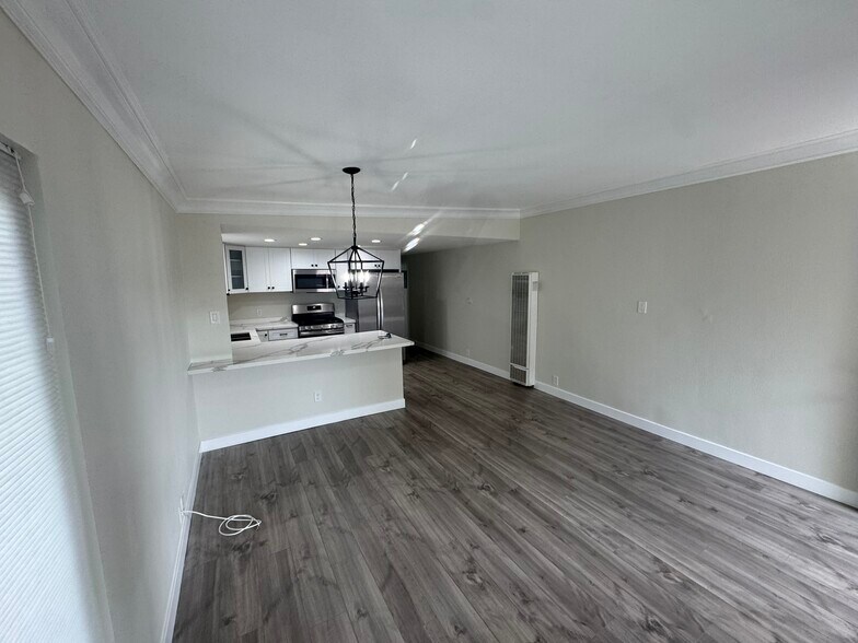 Building Photo - 31671 Seacove Dr