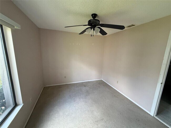 Building Photo - 34 Lakepointe Cir