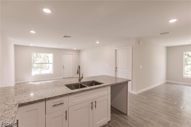 Building Photo - 4780 15th St SW
