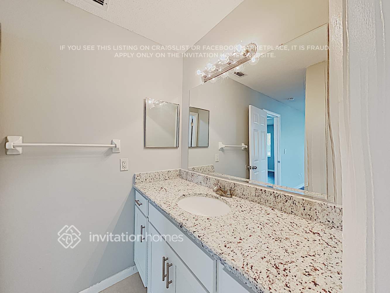 Building Photo - 900 Vincent Dr