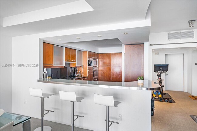 Building Photo - 1331 Brickell Bay Dr