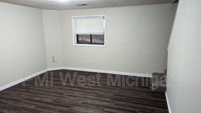 Building Photo - 6071 In the Pines Dr SE