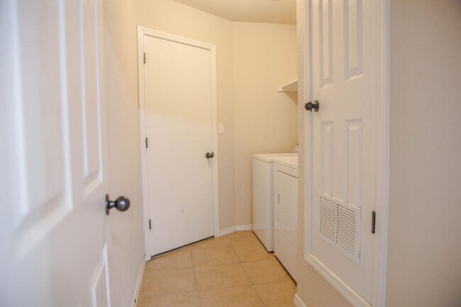 Building Photo - 2969 Pino Triste Dr