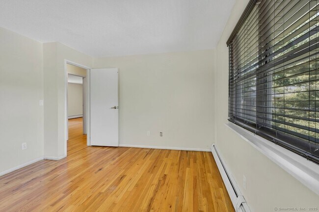 Building Photo - 476 Oak Ave