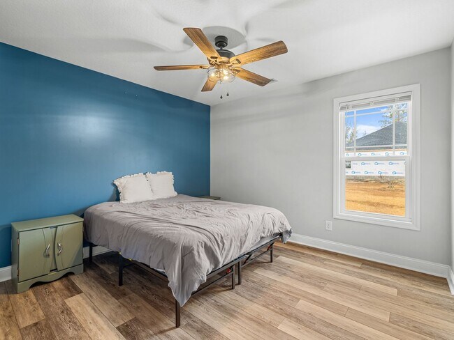 Building Photo - Beautiful Home Close to MCAS New River Air Station