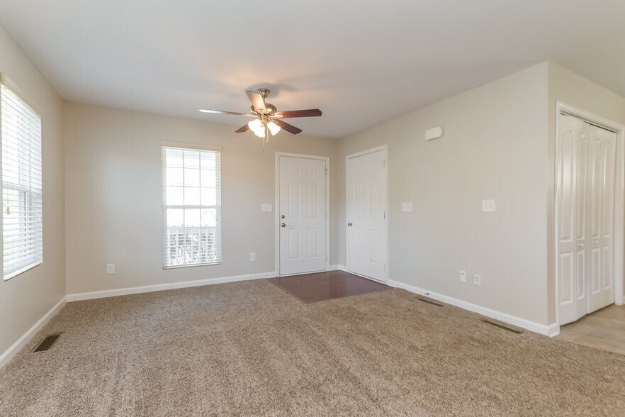 Building Photo - 94 Hood Park Dr