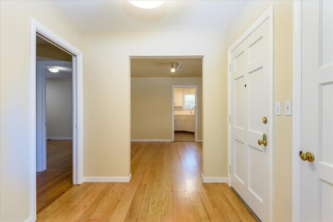 Building Photo - 321 42nd Ave