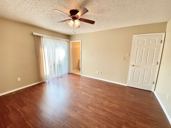 Building Photo - Charming 3/2/2 Jenks Home