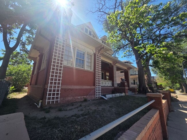 Building Photo - 834 N Clarkson St