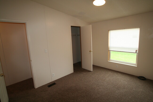 Building Photo - 3 Bed 2 Bed Module home in Babcock Vista