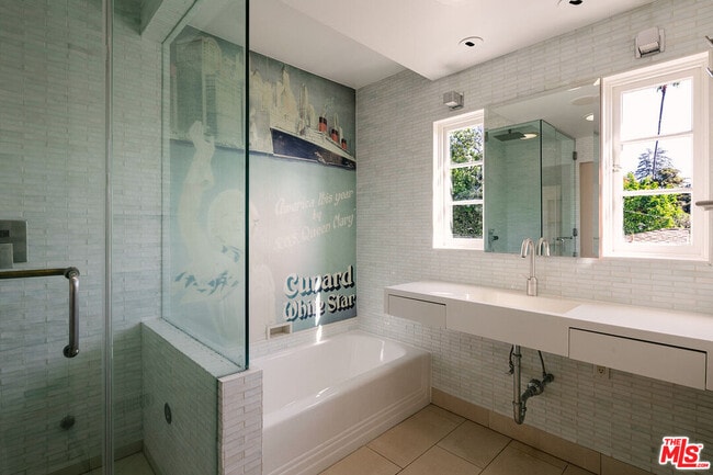 Building Photo - 4217 Cromwell Ave