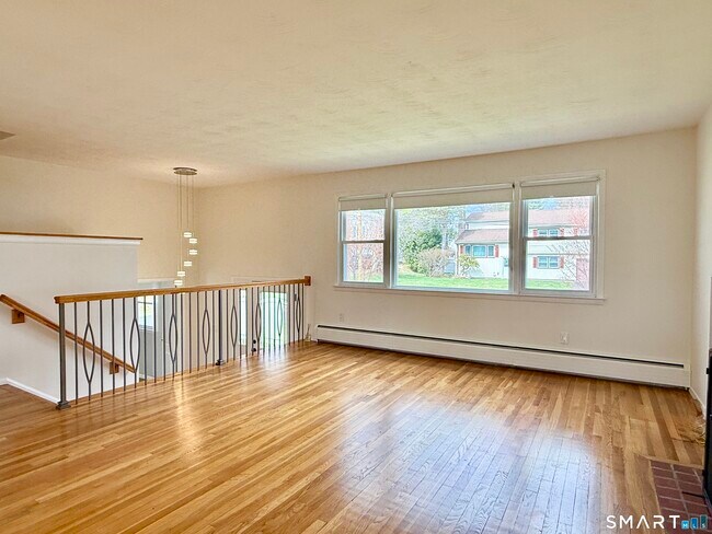 Building Photo - 47 Fuller Dr