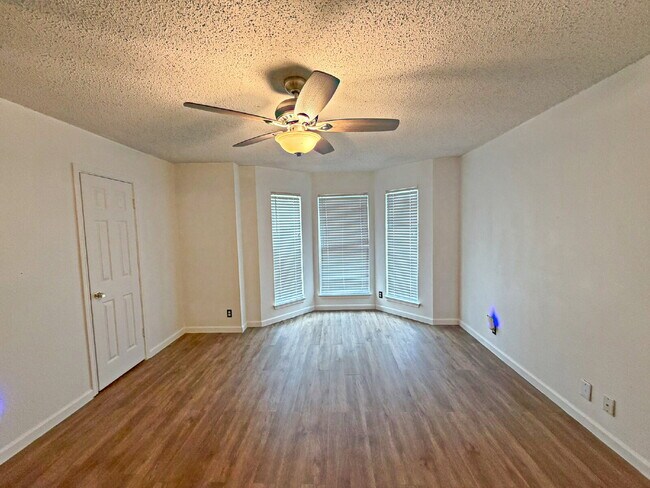Building Photo - 1302 Whitegate