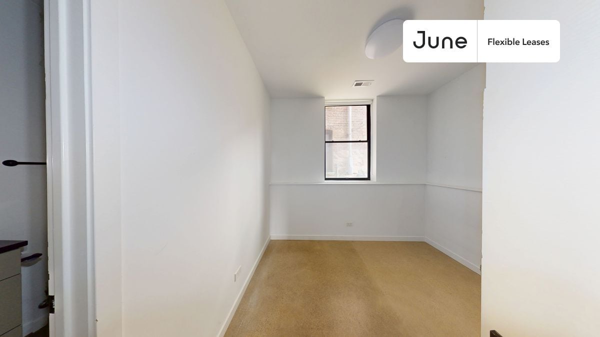 Building Photo - 2122 S Hoyne Ave