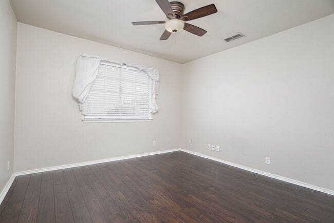 Building Photo - Encino Mesa move in