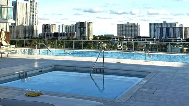 Building Photo - 400 Sunny Isles Blvd