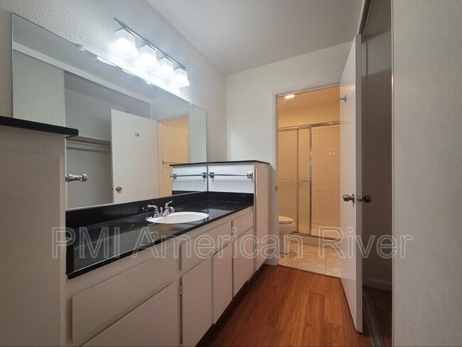 Building Photo - 8387 La Riviera Dr