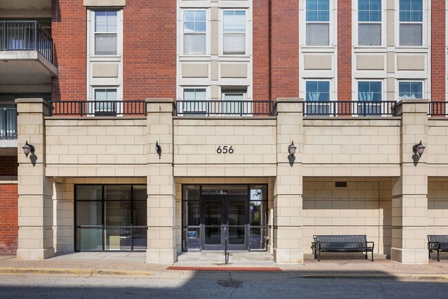 Building Photo - 656 Pearson St