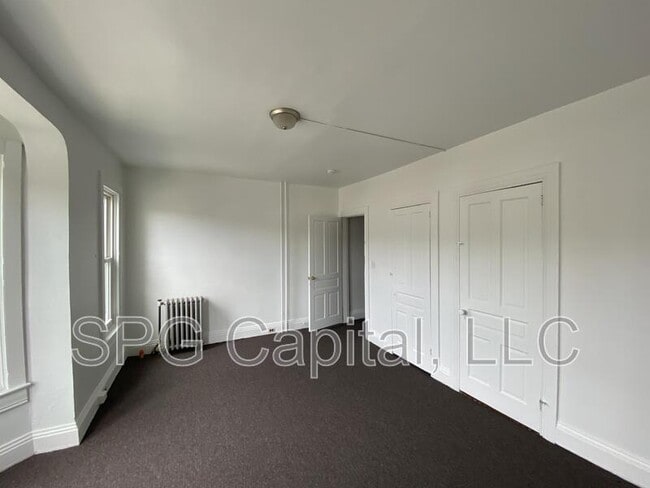 Building Photo - 260 W Jackson St