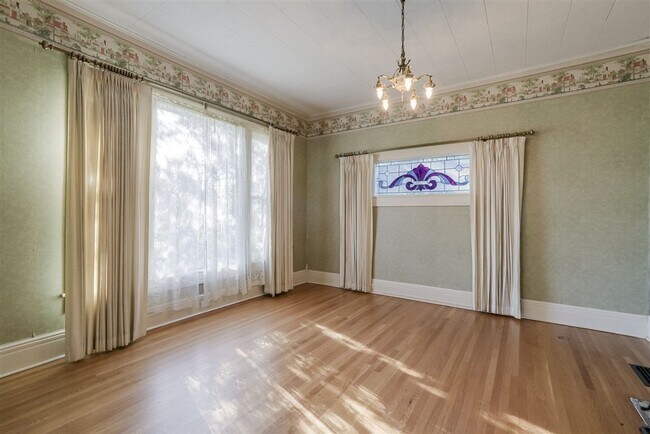 Building Photo - Historic Mount Vernon 4x1.5 Home Steps from Downtown Prescott