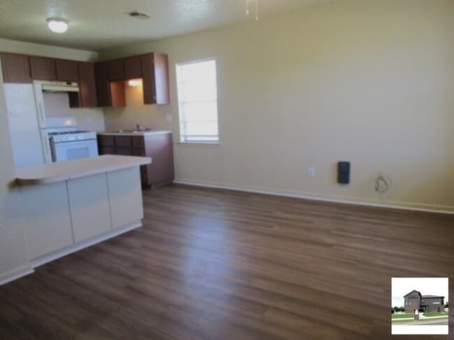 Building Photo - 804 Hackberry St