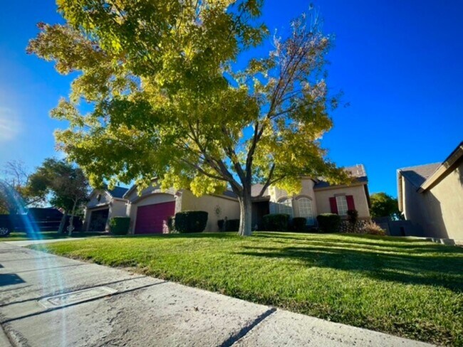 Building Photo - *WONDERFUL SINGLE STORY HOME IN GREEN VALLEY RANCH GATED COMMUNITY!!**