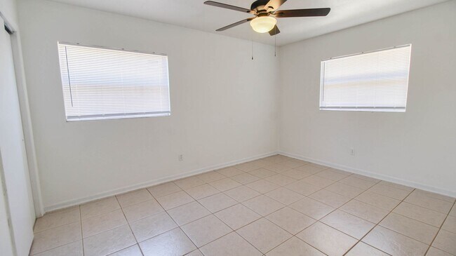 Building Photo - 119 Krueger St