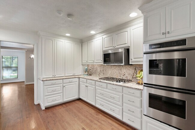 Building Photo - Jewel of Home, Large Lot,  in Wonderful Walkable Neighborhood!