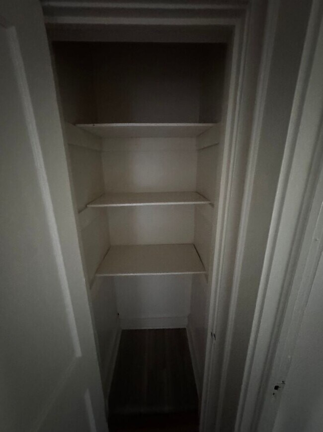 Building Photo - Single Family 2 Bed / 1 Bath (Deep Cleaning July 10, 2026)