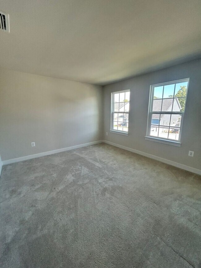 Building Photo - 10696 Whispering Pine Ln