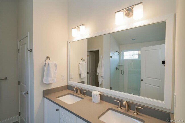 Building Photo - 20 Deforest Dr