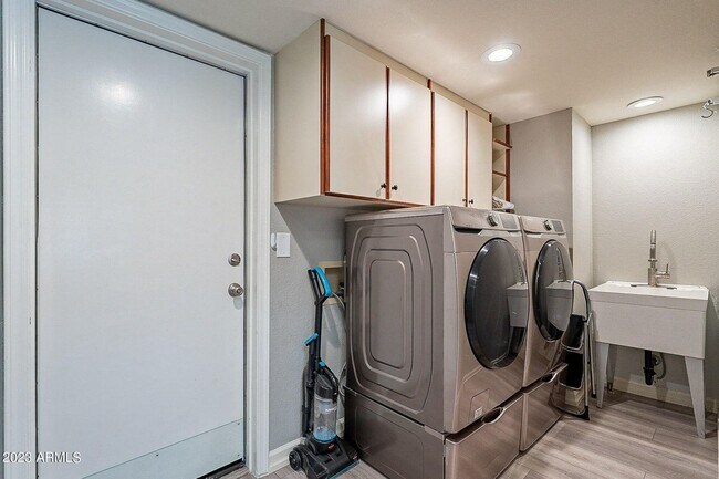 Building Photo - Beautiful full furnished home in desirable North Scottsdale