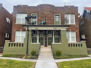 Building Photo - 5067 Chippewa St