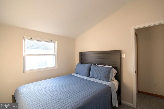 Building Photo - 100 Sheridan Square