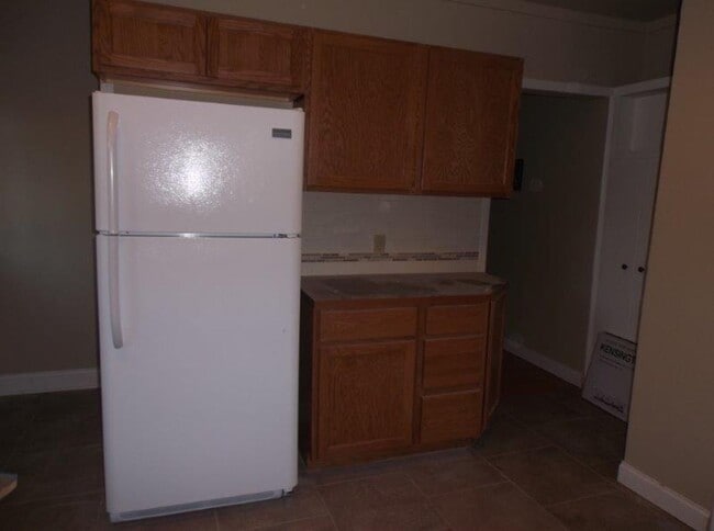 Building Photo - Move in Special! Large Beautiful South Hil...
