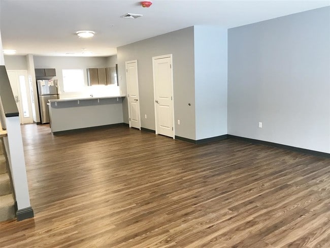 Building Photo - 37 E Ridge Dr