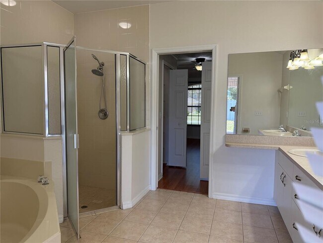 Building Photo - 2423 Moonstone Ave
