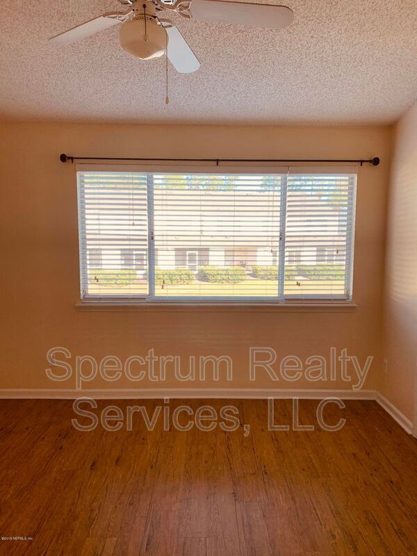 Building Photo - 12311 Kensington Lakes Dr