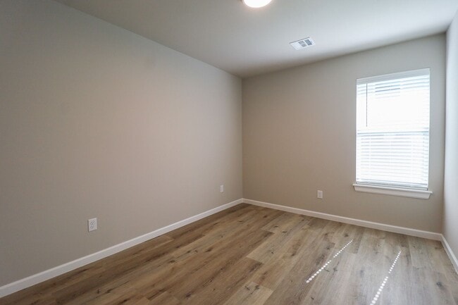 Building Photo - FIRST FREE MONTH! 3 Bed | 2.5 Bath | Sand ...