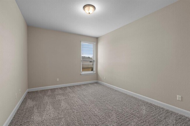 Building Photo - 305 Miranda Wy