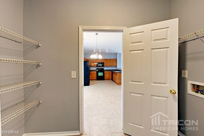 Building Photo - 956 Willow Creek Dr