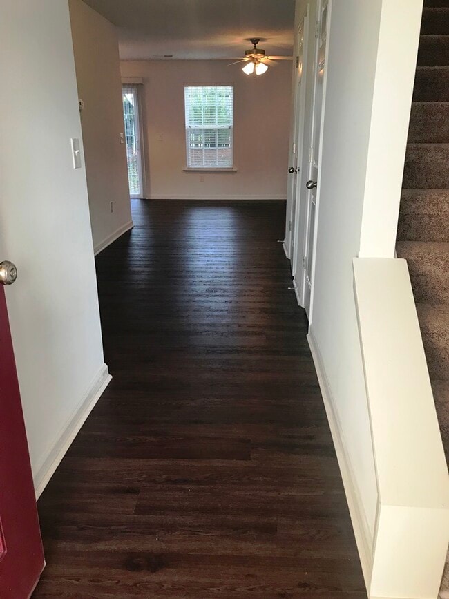 Building Photo - 819 Bellview Way