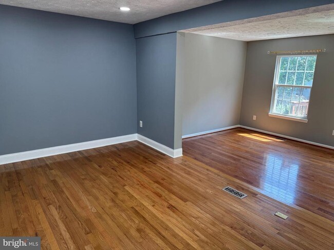 Building Photo - 43986 Bonlee Square