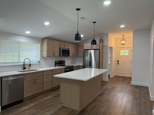 Building Photo - 740 Finn Long Rd