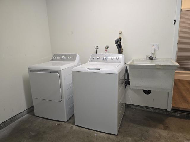 Building Photo - 2135 E Valley Pkwy