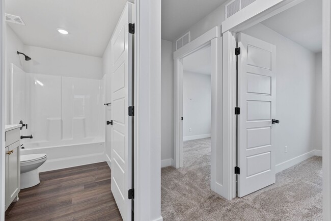 Building Photo - Awesome end unit 3 Bed 2.5 Bath townhome i...