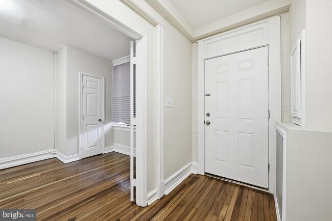 Building Photo - 711 Harvard St NW