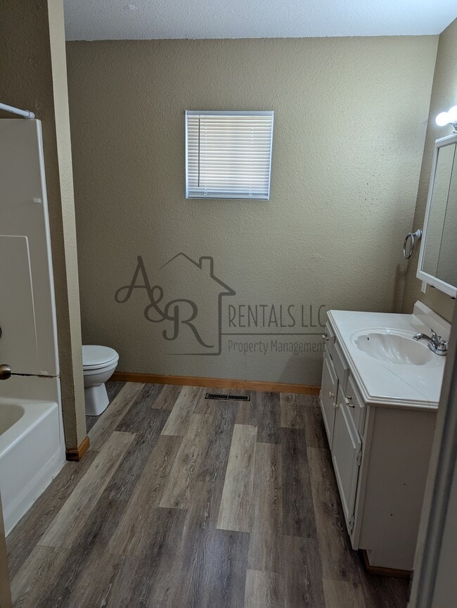 Building Photo - 115 W Monroe St