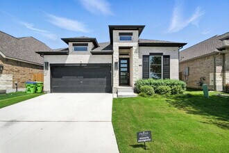 Building Photo - "Charming 3-Bedroom Sanctuary with 2 Full ...