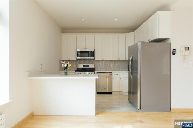 Building Photo - 30 Park Ave